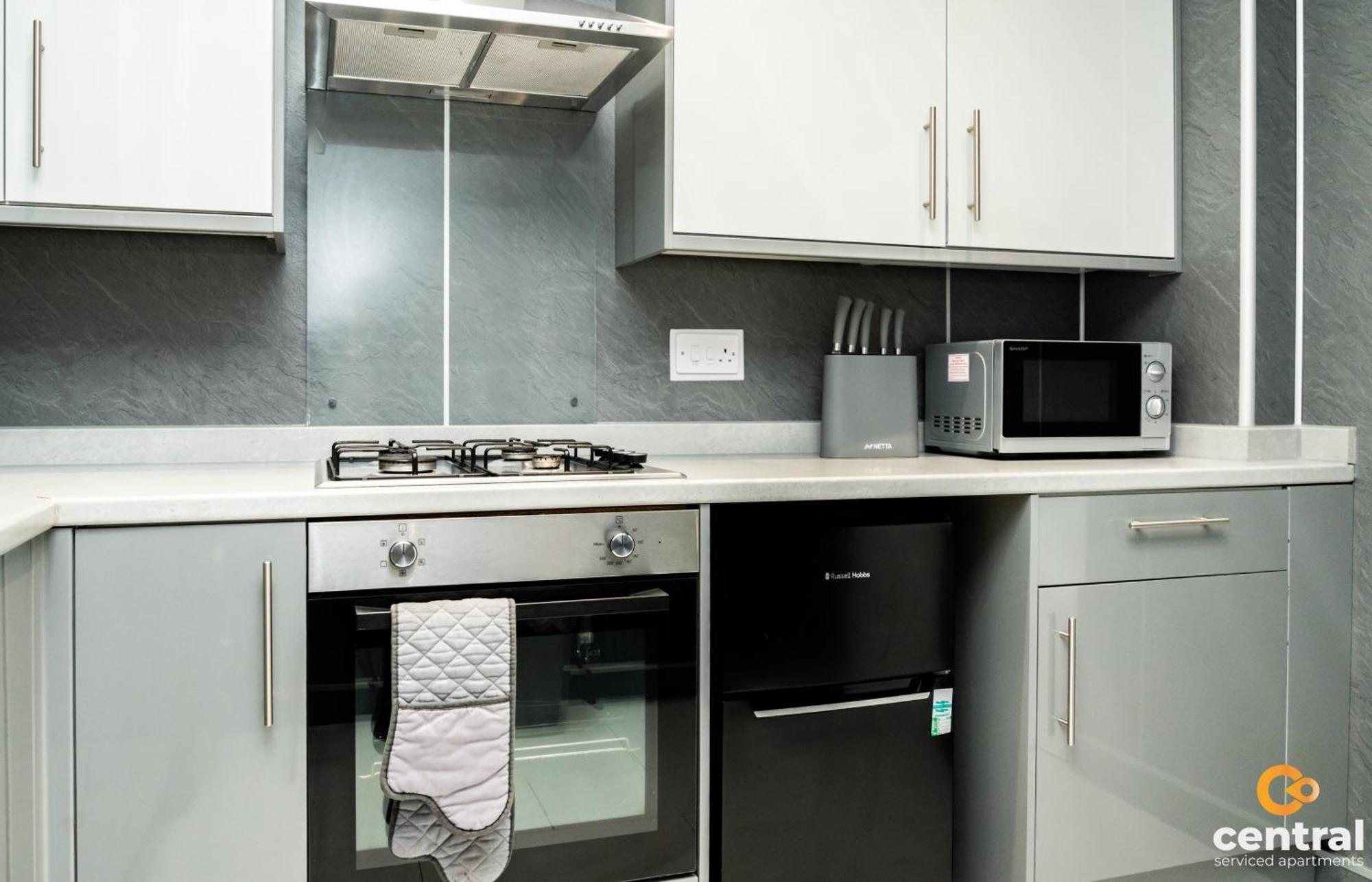 Central Serviced Apartments - 2 Bedroom - Free Street Parking - Fast Wifi - Smart Tvs In All Rooms - Ground Level - Family Neighbourhood - 3 X Double Beds - Heating 24-7 - Trade Stays - Weekly & Monthly Offers Dundee Ngoại thất bức ảnh