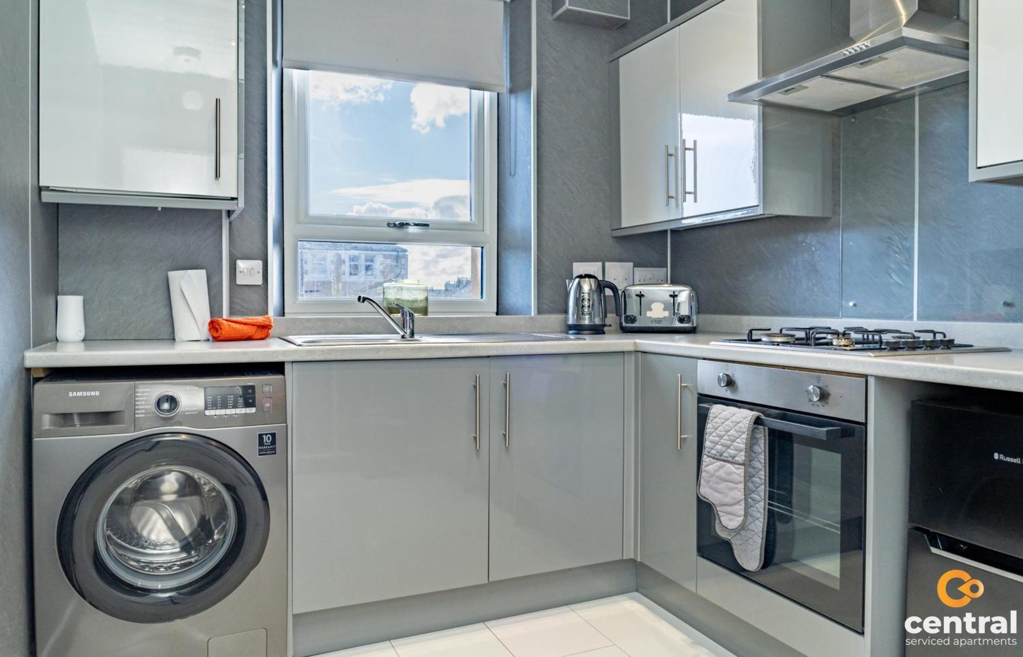 Central Serviced Apartments - 2 Bedroom - Free Street Parking - Fast Wifi - Smart Tvs In All Rooms - Ground Level - Family Neighbourhood - 3 X Double Beds - Heating 24-7 - Trade Stays - Weekly & Monthly Offers Dundee Ngoại thất bức ảnh