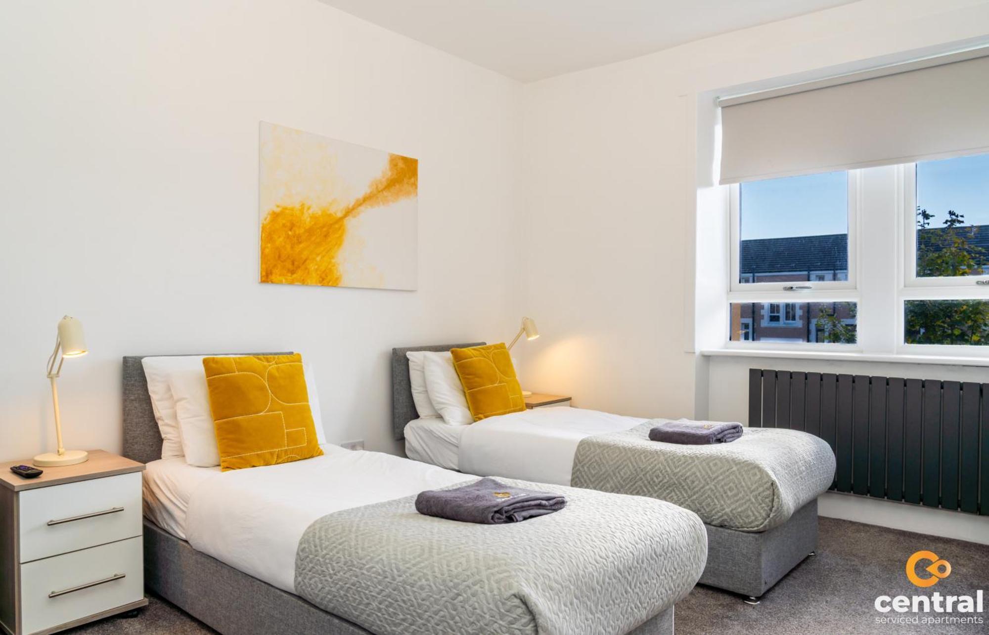 Central Serviced Apartments - 2 Bedroom - Free Street Parking - Fast Wifi - Smart Tvs In All Rooms - Ground Level - Family Neighbourhood - 3 X Double Beds - Heating 24-7 - Trade Stays - Weekly & Monthly Offers Dundee Ngoại thất bức ảnh