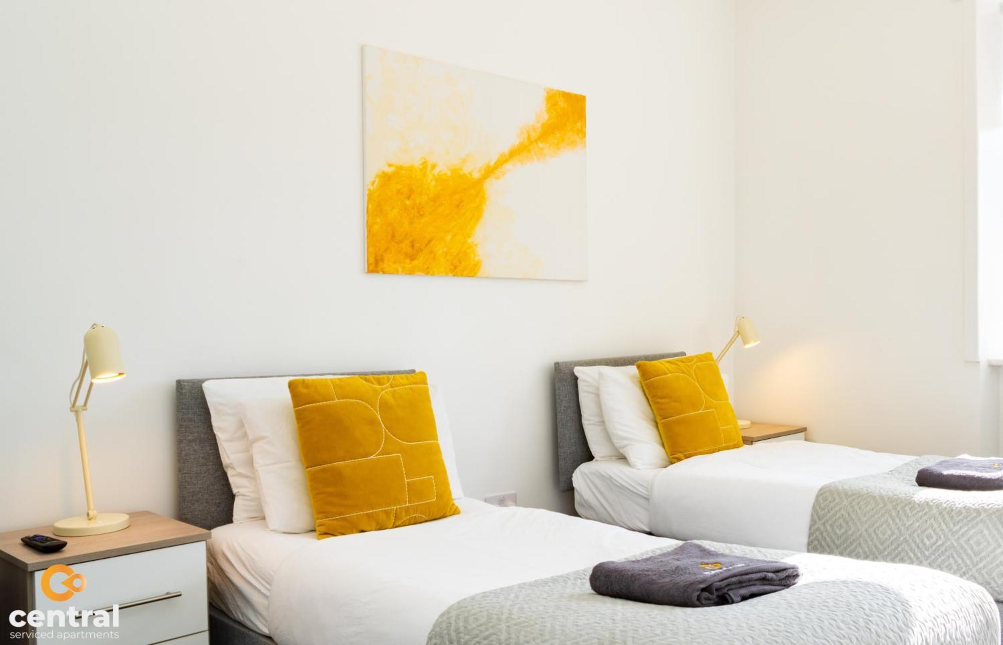 Central Serviced Apartments - 2 Bedroom - Free Street Parking - Fast Wifi - Smart Tvs In All Rooms - Ground Level - Family Neighbourhood - 3 X Double Beds - Heating 24-7 - Trade Stays - Weekly & Monthly Offers Dundee Ngoại thất bức ảnh