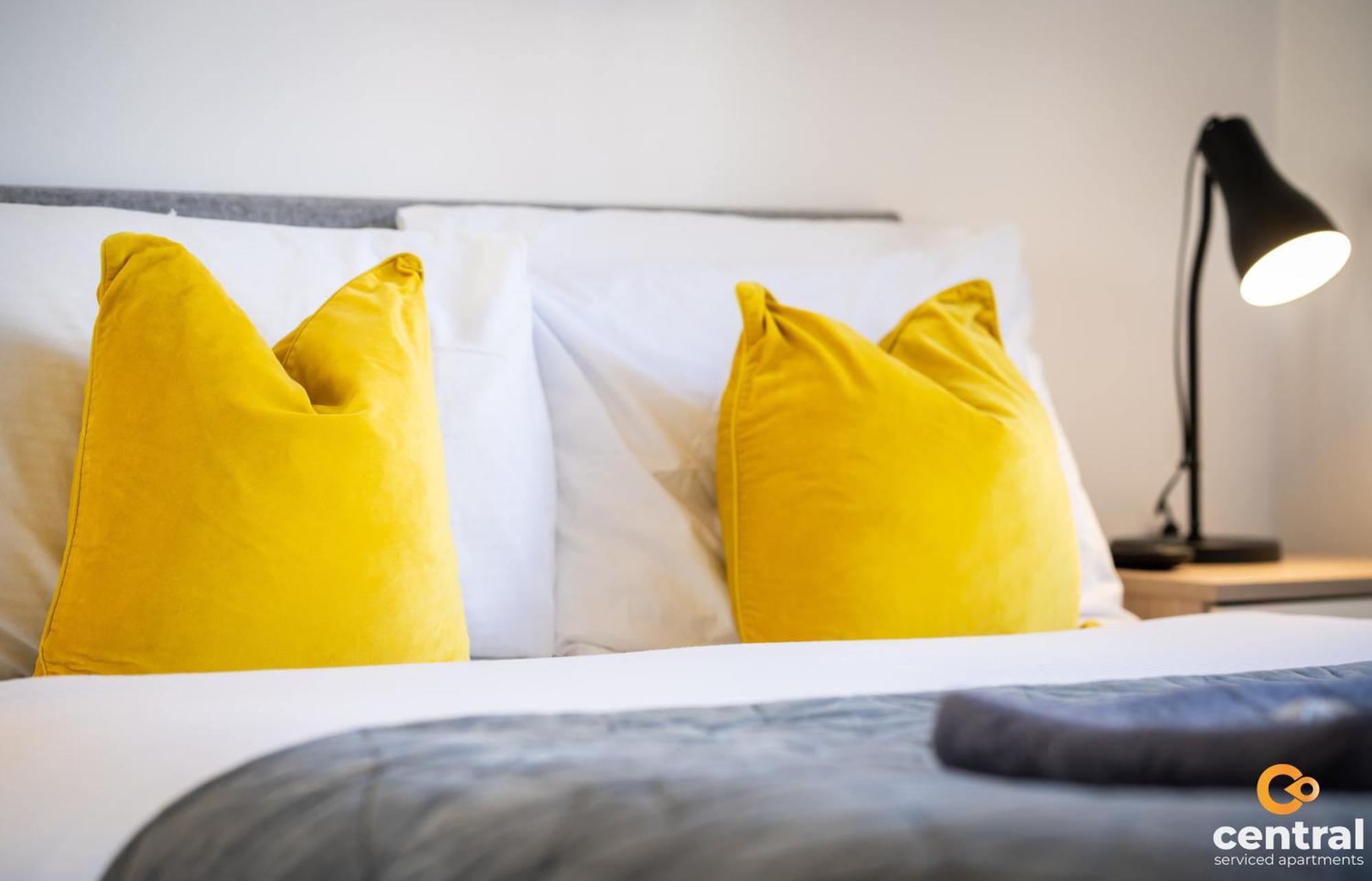 Central Serviced Apartments - 2 Bedroom - Free Street Parking - Fast Wifi - Smart Tvs In All Rooms - Ground Level - Family Neighbourhood - 3 X Double Beds - Heating 24-7 - Trade Stays - Weekly & Monthly Offers Dundee Ngoại thất bức ảnh