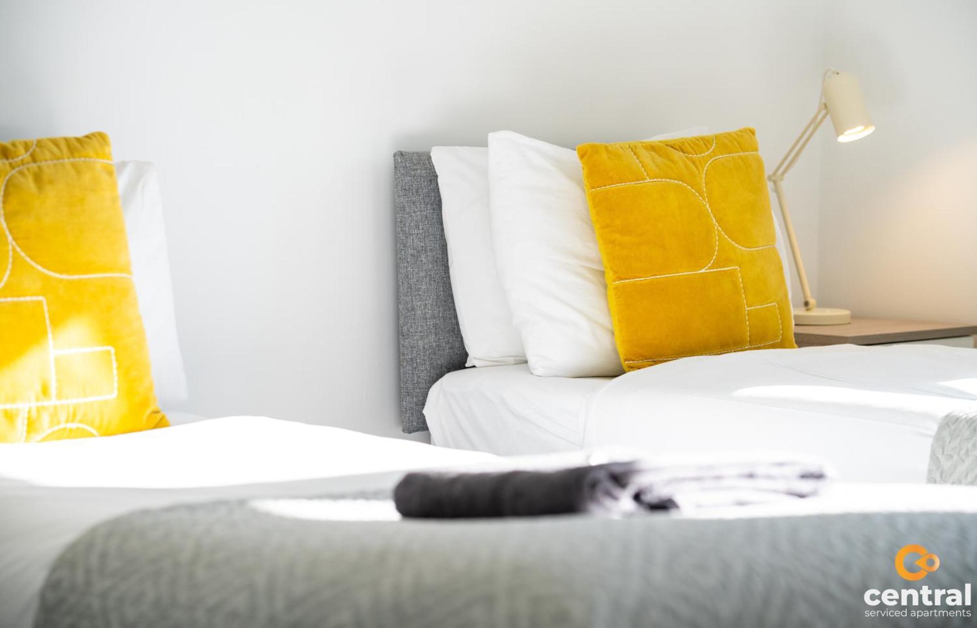 Central Serviced Apartments - 2 Bedroom - Free Street Parking - Fast Wifi - Smart Tvs In All Rooms - Ground Level - Family Neighbourhood - 3 X Double Beds - Heating 24-7 - Trade Stays - Weekly & Monthly Offers Dundee Ngoại thất bức ảnh